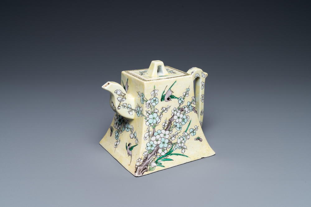 A Chinese verte biscuit yellow-ground teapot and cover, 19th C.