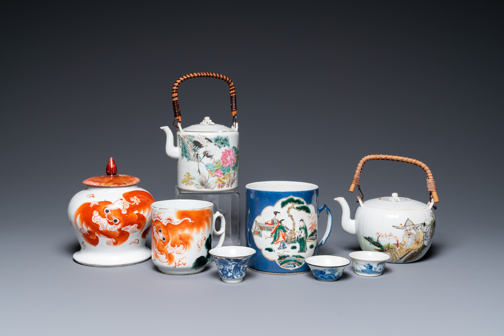 Een diverse collectie Chinees porselein, 19/20e eeuw