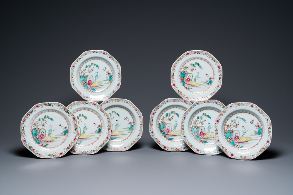 Huit assiettes en porcelaine de Chine famille rose figurant un couple dans un bateau, Qianlong