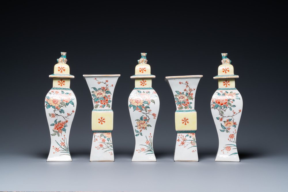 A Chinese famille verte five-piece garniture with floral design, 19th C.