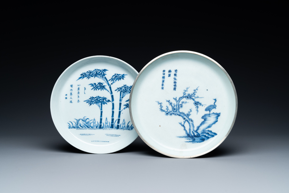 Twee Chinese blauw-witte 'Bleu de Hue' borden voor de Vietnamese markt, Ngoan Ngoc merk, 19e eeuw Rob Auctions