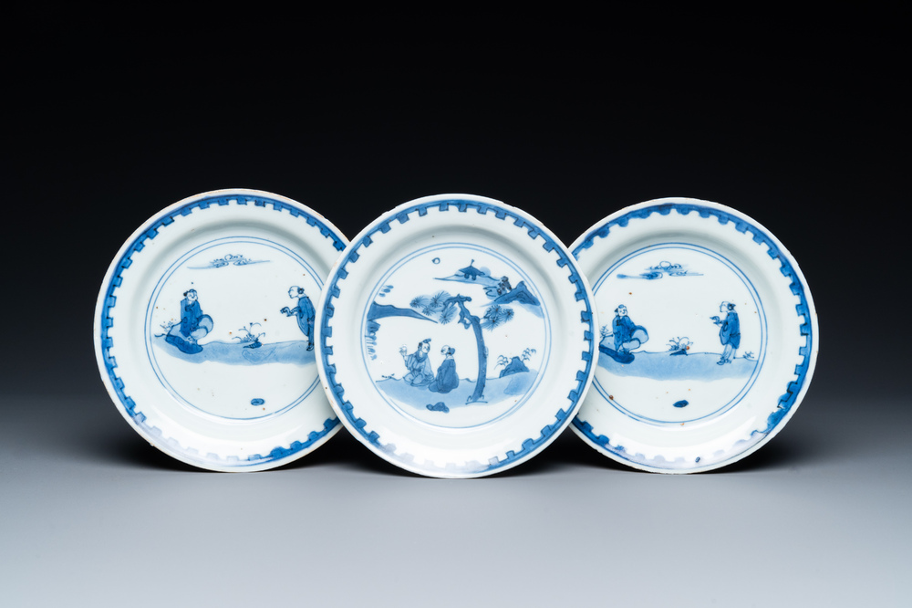 Trois coupes en porcelaine de Chine en bleu et blanc de type ko-sometsuke pour le march&eacute; japonais, &eacute;poque Transition