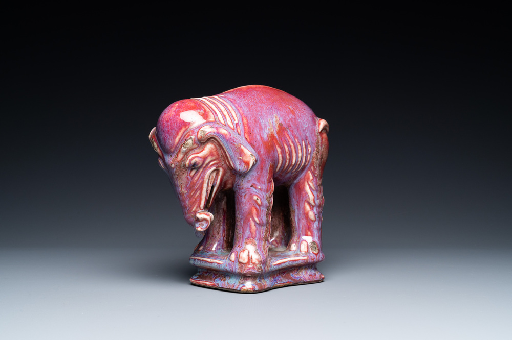 Een Chinese olifant met flamb&eacute; glazuur, 19e eeuw