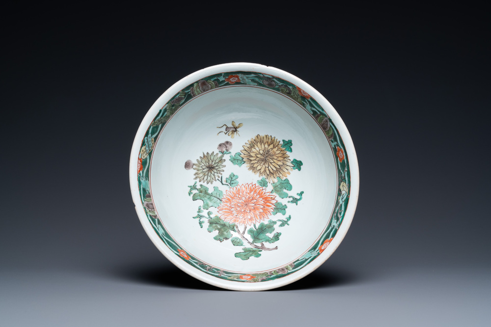 A Chinese famille verte bowl with floral design, Kangxi
