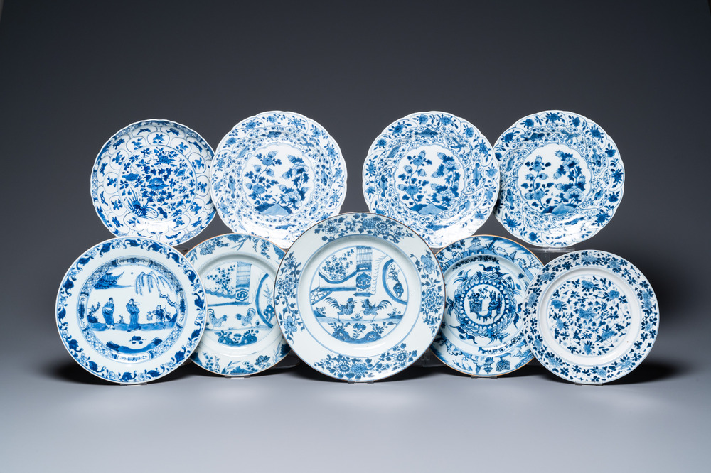 Neuf assiettes et plats en porcelaine de Chine en bleu et blanc, Kangxi/Qianlong