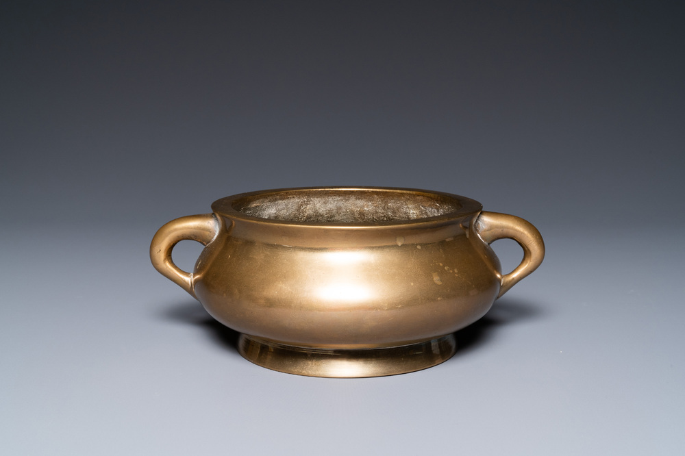 Een Chinese bronzen wierookbrander, Xuande merk, 19e eeuw