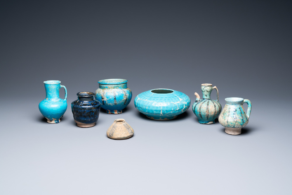 Une collection de sept vases et verseuses en c&eacute;ramique &agrave; &eacute;mail turquoise, Moyen-Orient, 13&egrave;me et apr&egrave;s