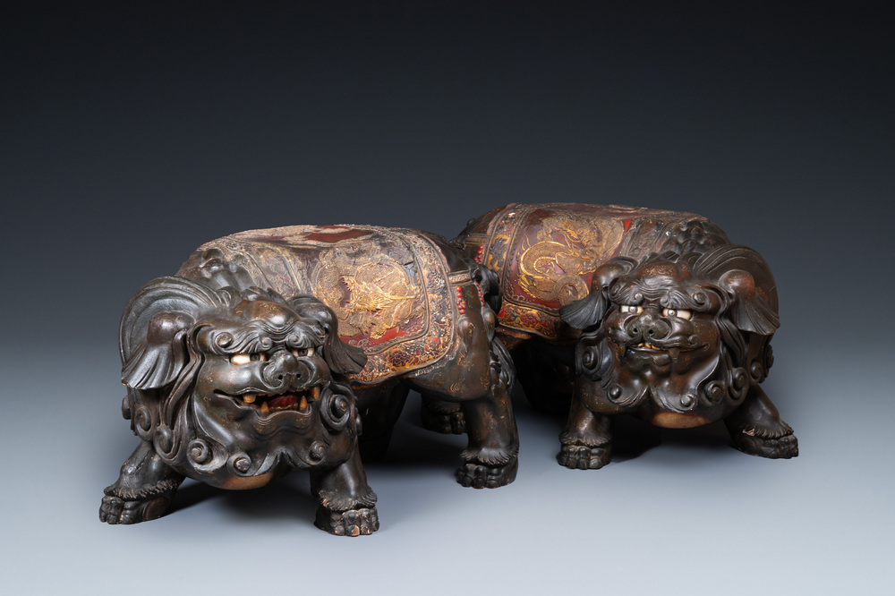 A pair of large Japanese lacquered and gilded wooden shishi, Edo, 18/19th C.