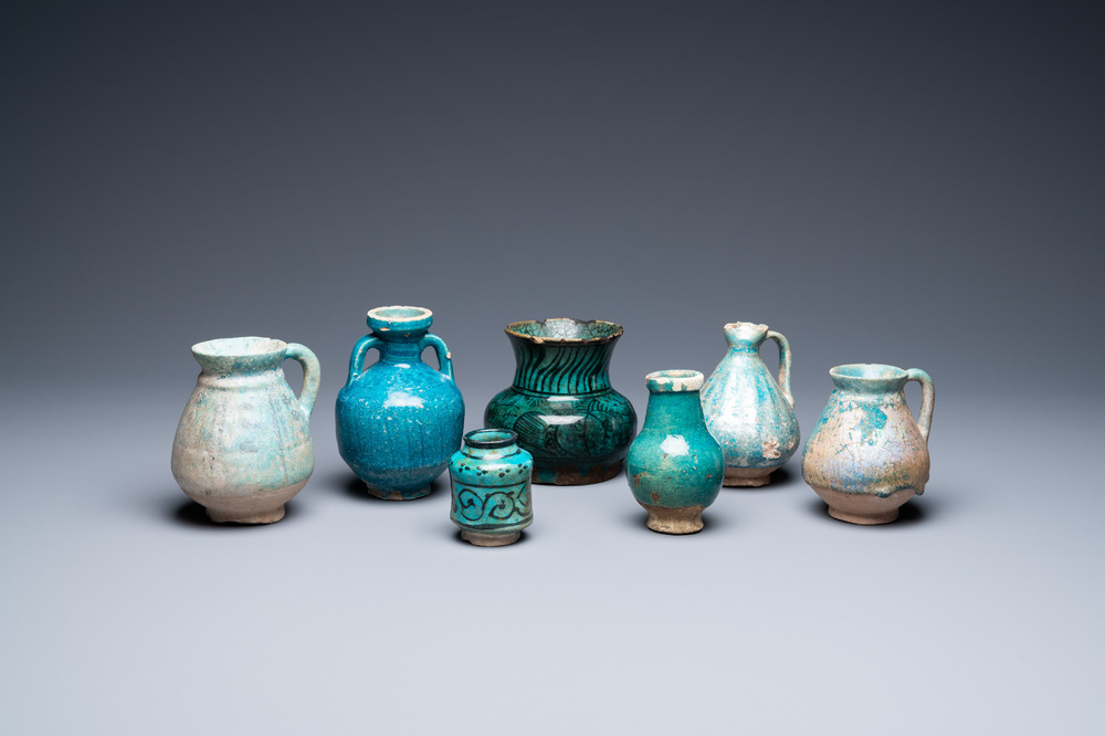 Une collection de sept vases et verseuses en c&eacute;ramique &agrave; &eacute;mail turquoise, Moyen-Orient, 13&egrave;me et apr&egrave;s