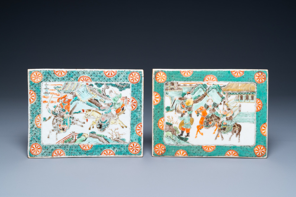 Een paar Chinese famille verte plaquettes, 19e eeuw