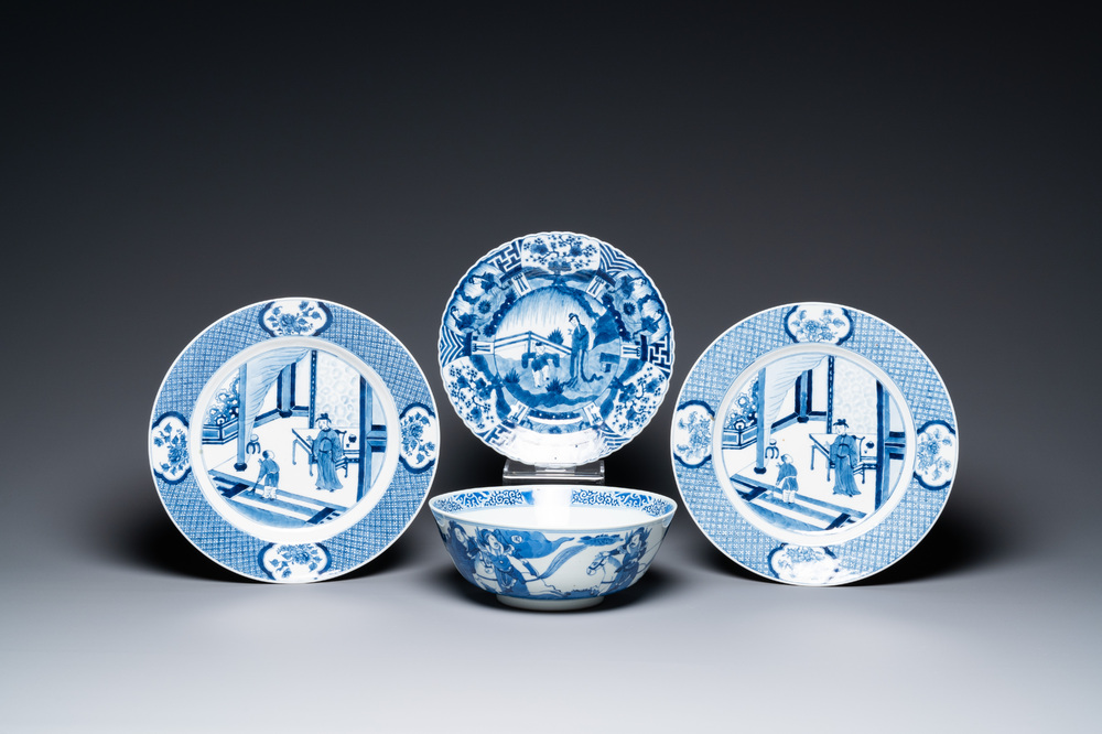 Drie Chinese blauw-witte schotels en een kom, 19e eeuw