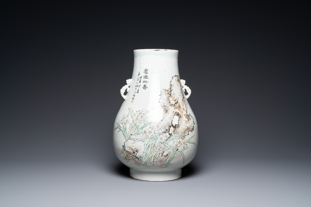 Un vase de forme 'hu' en porcelaine de Chine qianjiang cai, sign&eacute; Hai Lin, dat&eacute; 1878