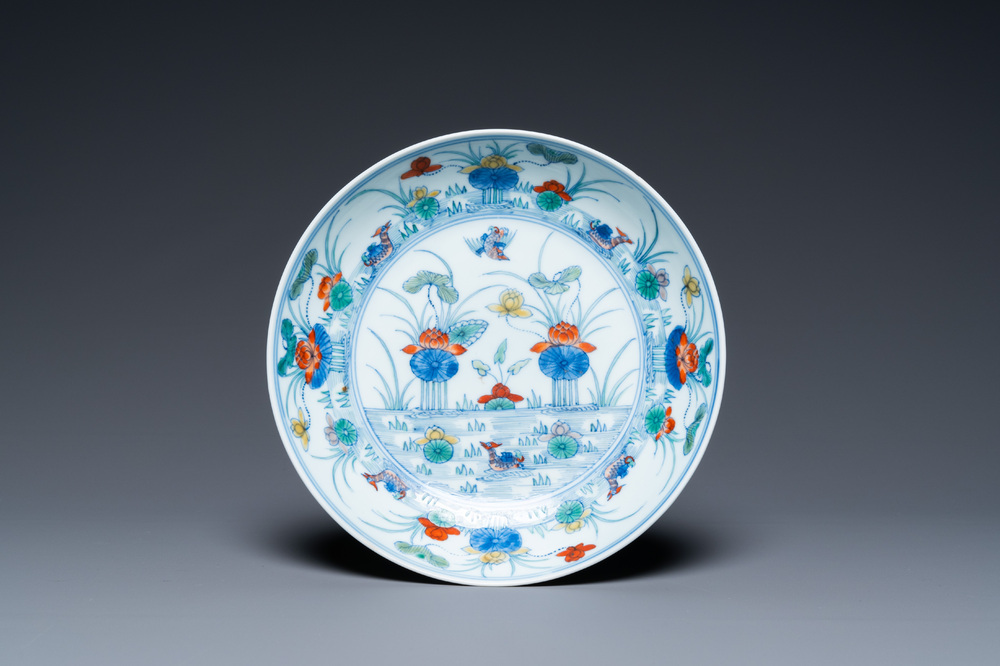 A Chinese doucai 'mandarin ducks' plate, Chenghua mark, 18/19th C.