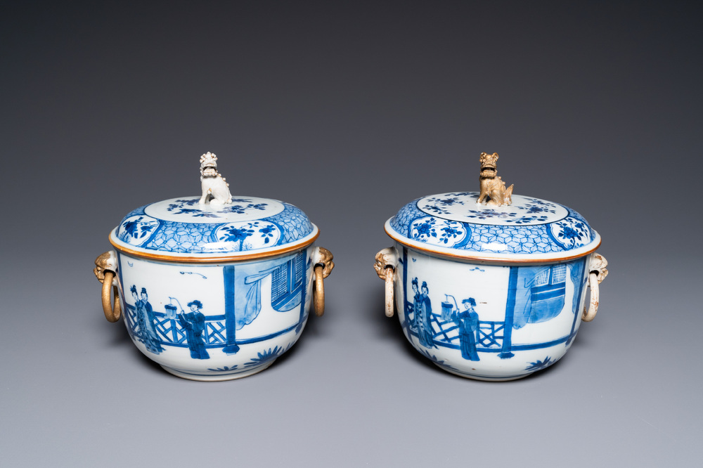 A pair of Chinese blue and white covered bowls, 19th C.