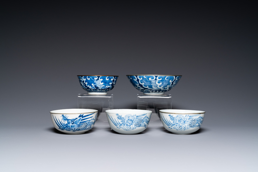 Vijf Chinese 'Bleu de Hue' kommen voor de Vietnamese markt, 19e eeuw