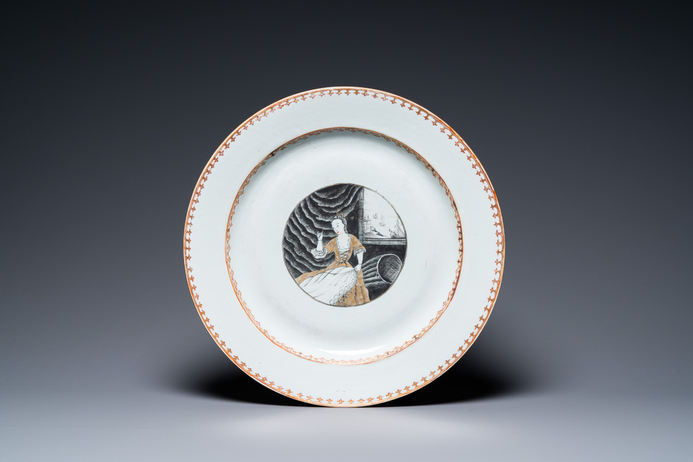 Un grand plat en porcelaine de Chine &agrave; d&eacute;cor en grisaille de 'La Brodeuse', Qianlong