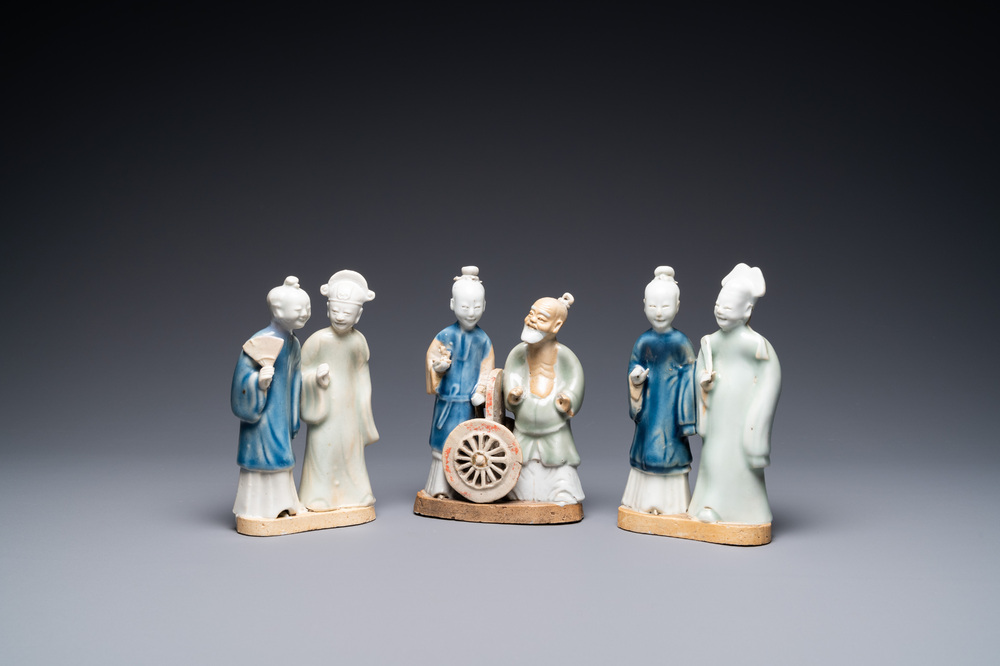 Trois groupes en porcelaine de Chine en bleu, blanc et c&eacute;ladon, Qianlong