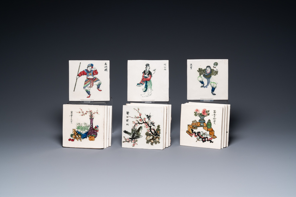 Quinze carreaux en porcelaine de Chine polychrome, marque en creux, R&eacute;publique
