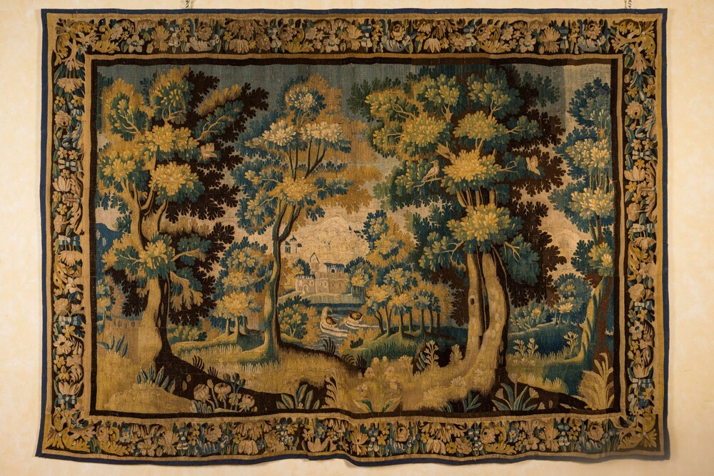 Tapisserie murale &agrave; d&eacute;cor d'un ch&acirc;teau dans un for&ecirc;t, Flandres, 17&egrave;me