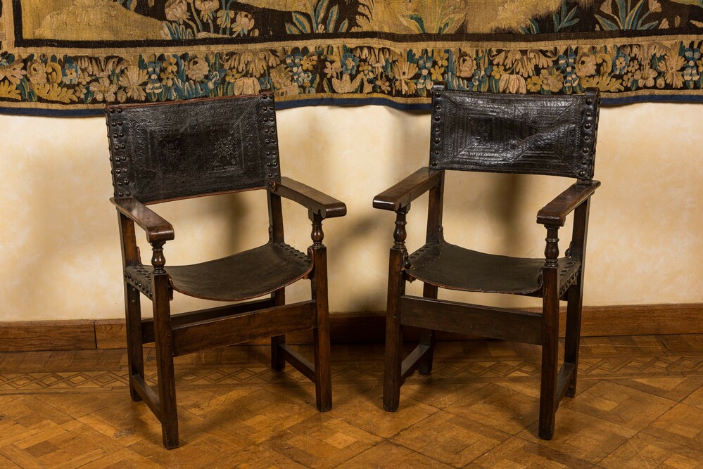 A pair of Spanish walnut chairs with leather backs and seats, 17th C.