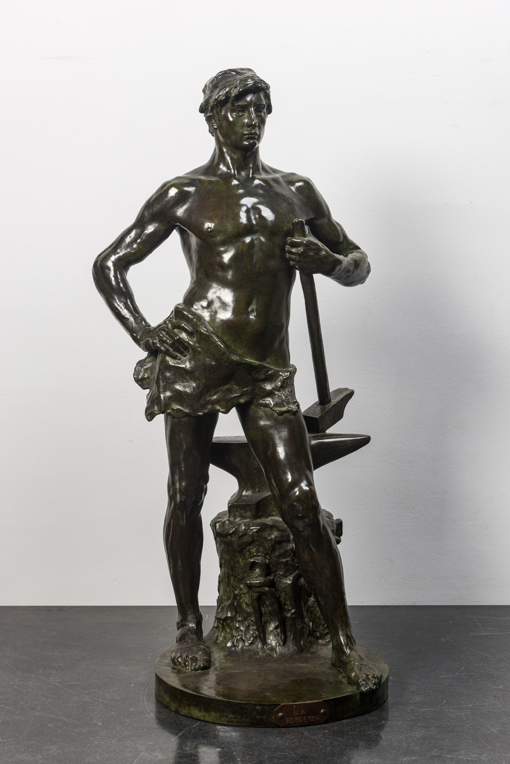 Georges Marie Valentin Bareau (1866-1931): 'Le forgeron', bronze &agrave; patine verte