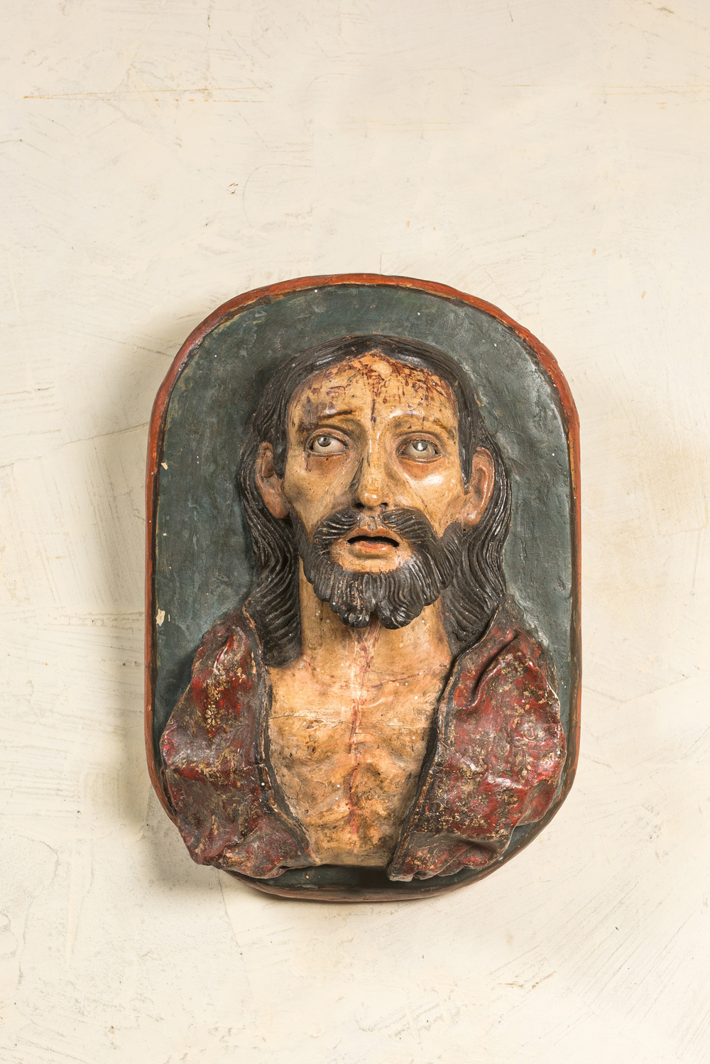 Un buste de Christ en agonie en 'cartapesta' ou papier-m&acirc;ch&eacute; polychrom&eacute; aux yeux en verre, Italie du sud, Lecce, 17&egrave;me