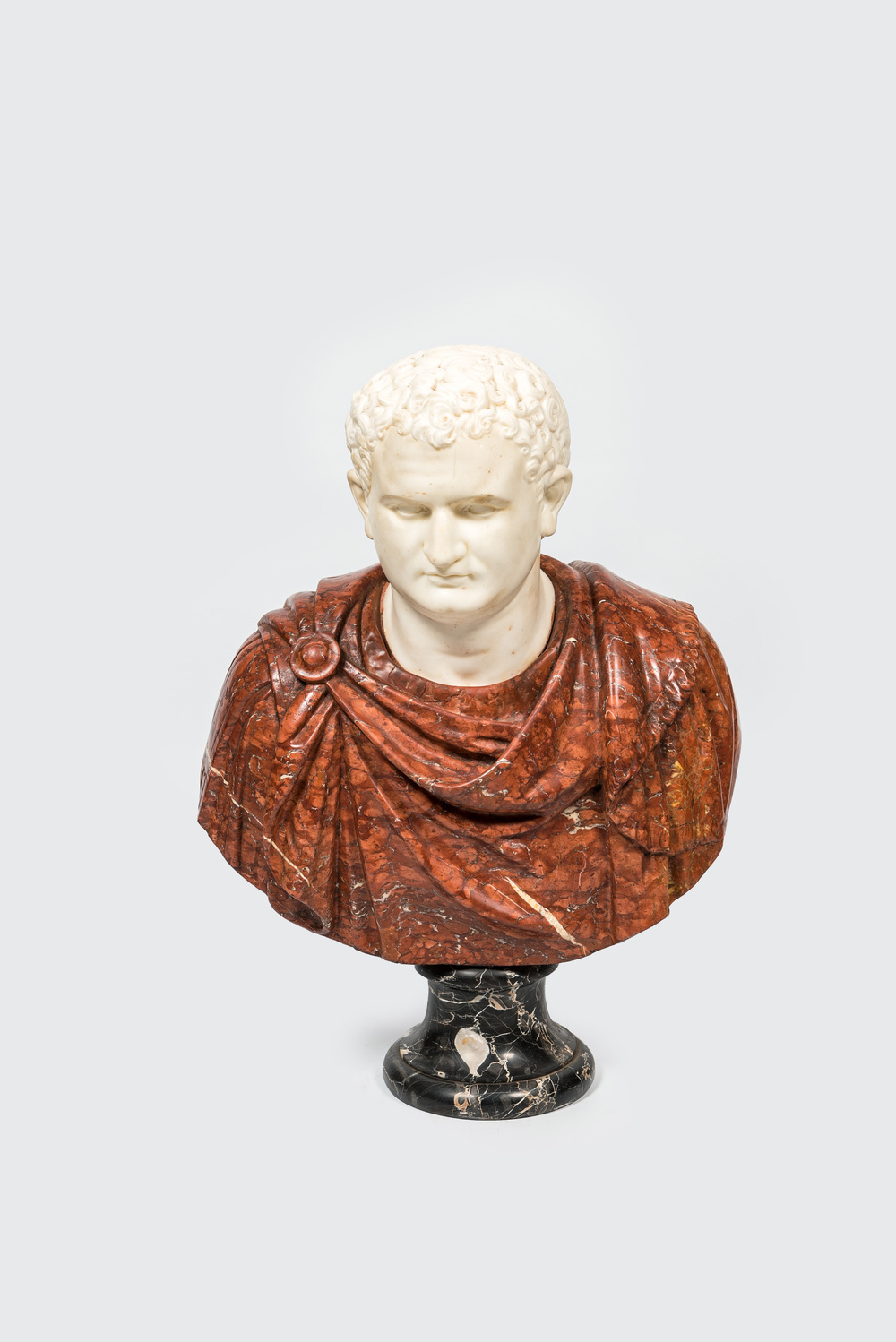 Un buste de l'empereur Titus en marbre, 20&egrave;me si&egrave;cle