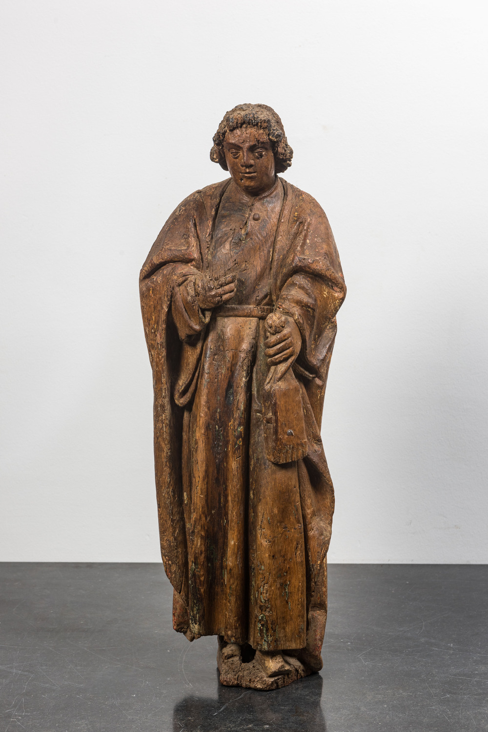 Saint Jean en ch&ecirc;ne sculpt&eacute; et polychrom&eacute;, Flandres, 16&egrave;me