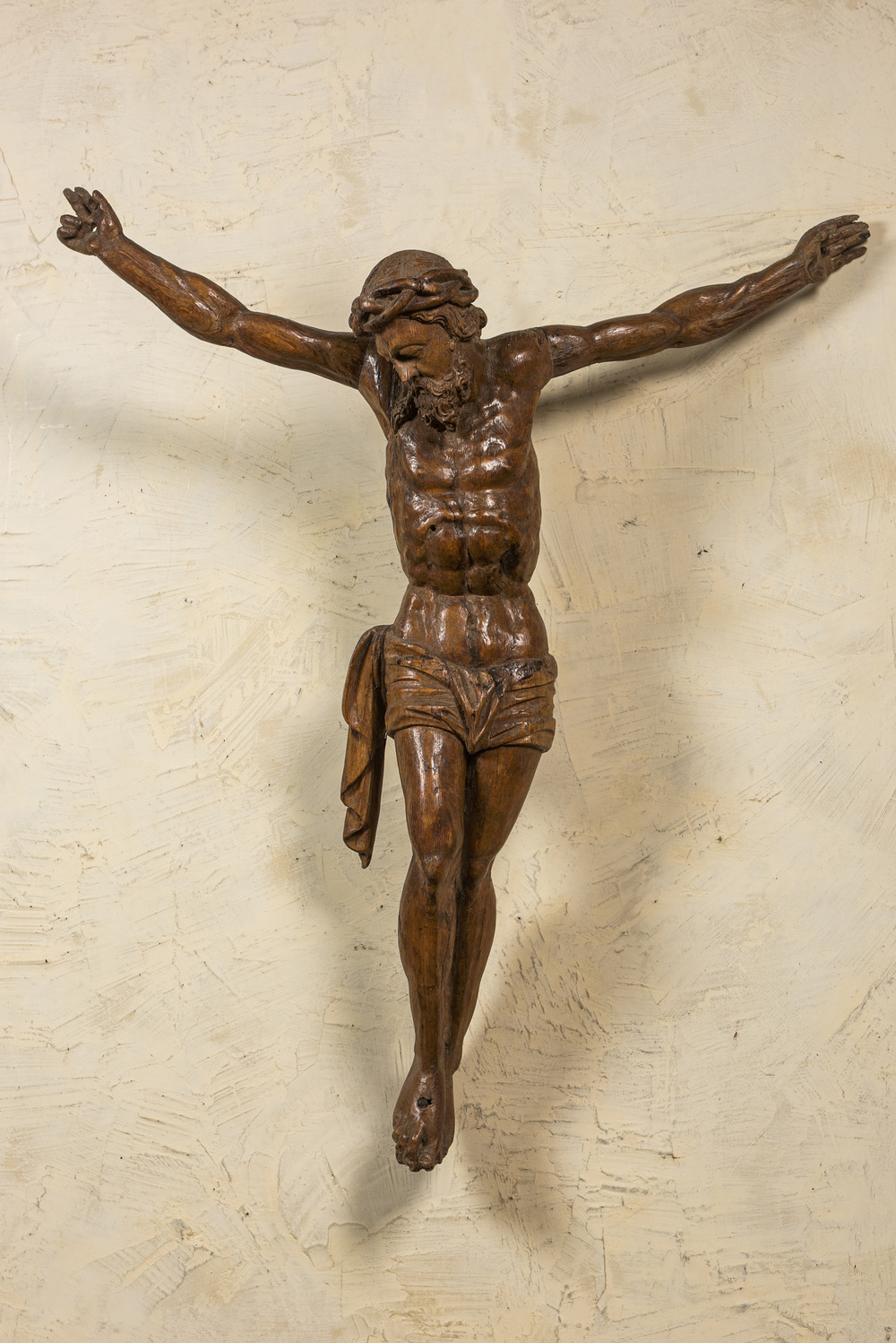 Grand Christ en ch&ecirc;ne sculpt&eacute;, fin du 16&egrave;me