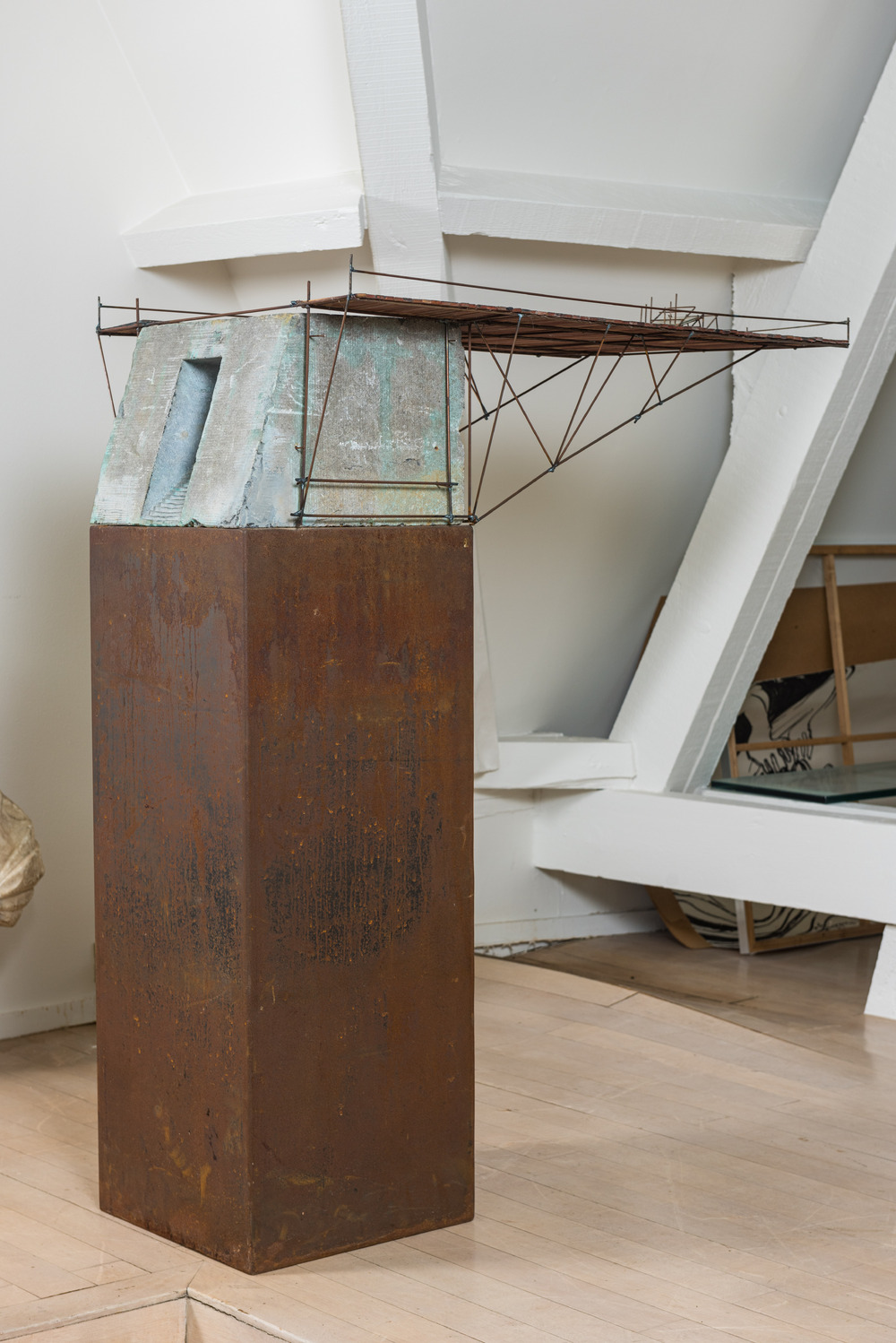 Isidoor Goddeeris (1953): sculpture in concrete, wood and steel