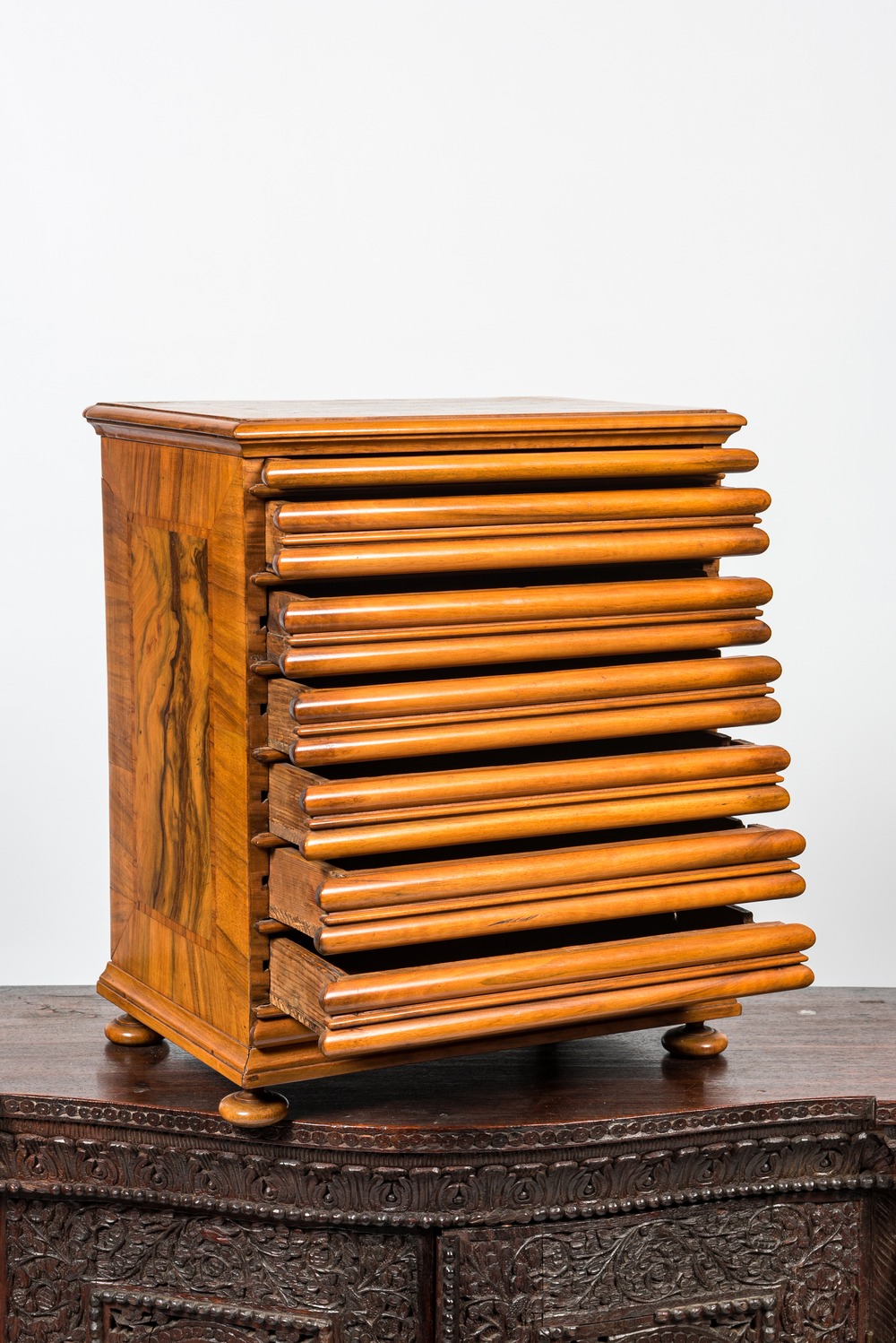 A table- or coin cabinet in burr walnut veneer, 19th C.