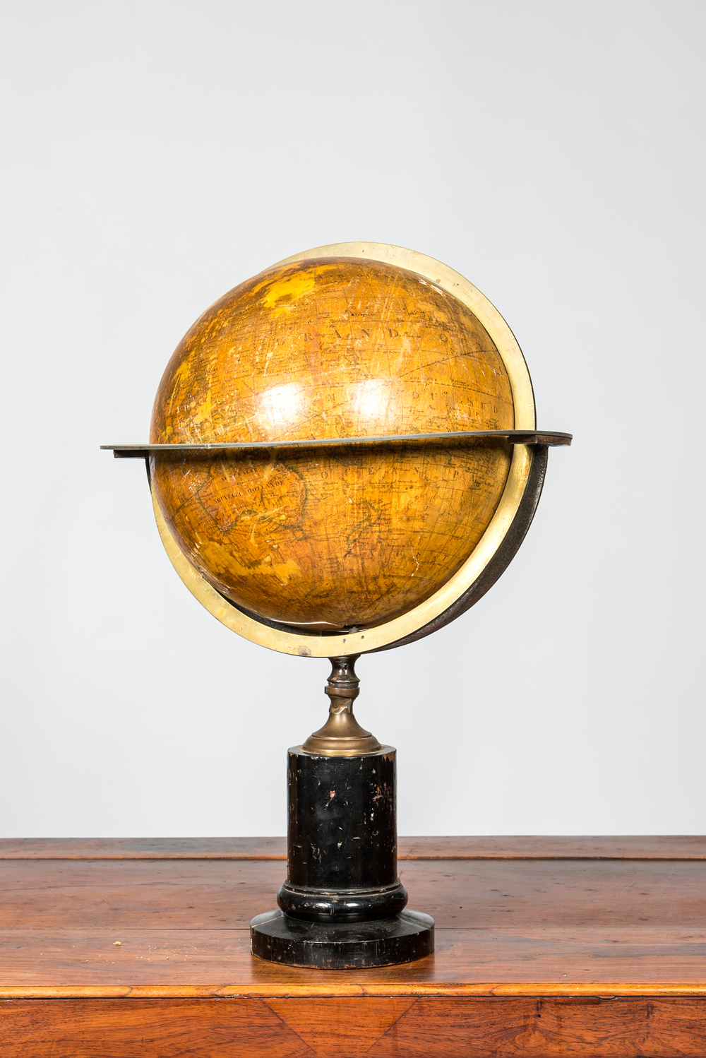 Globe terrestre sur socle, 19&egrave;me