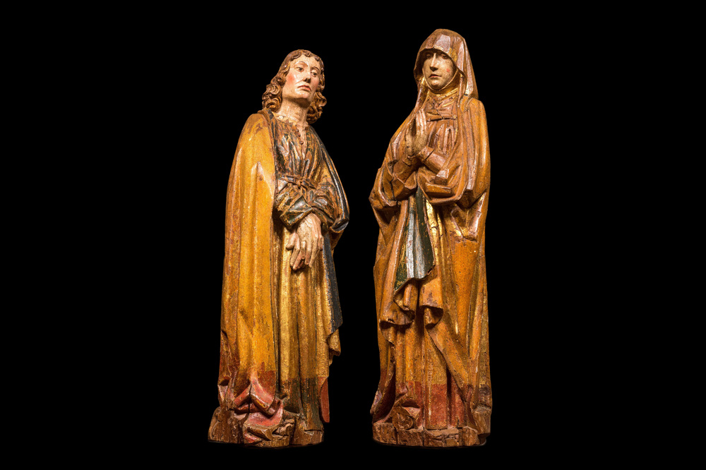 Twee grote Vlaamse polychrome en vergulde notelaren sculpturen van Maria Magdalena en Johannes de Doper, Brabant, eind 15e eeuw