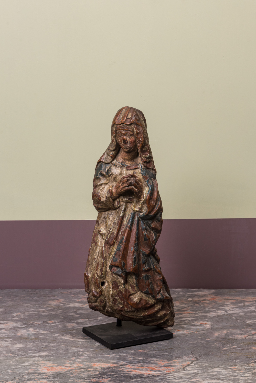 Vierge de l&rsquo;Annonciation en noyer polychrom&eacute;, Pays-Bas m&eacute;ridionaux, 1&egrave;re moiti&eacute; du 16&egrave;me