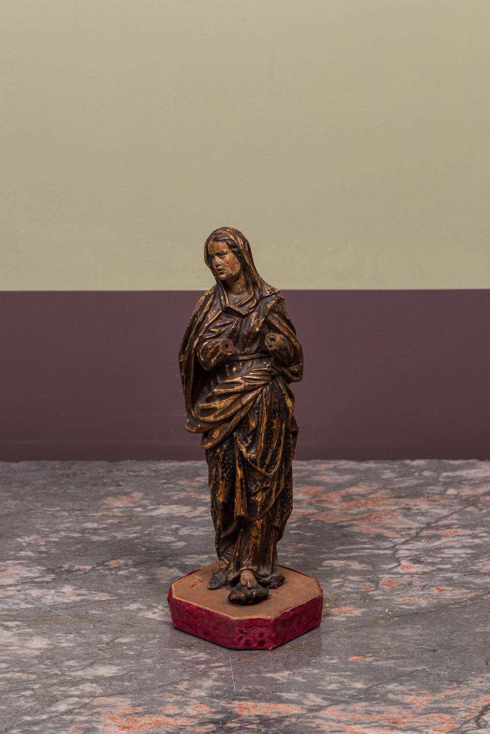 Vierge de Calvaire en bois polychrom&eacute;, Flandres, 17&egrave;me