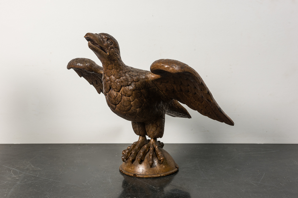 Aigle en ch&ecirc;ne sculpt&eacute;, 17/18&egrave;me