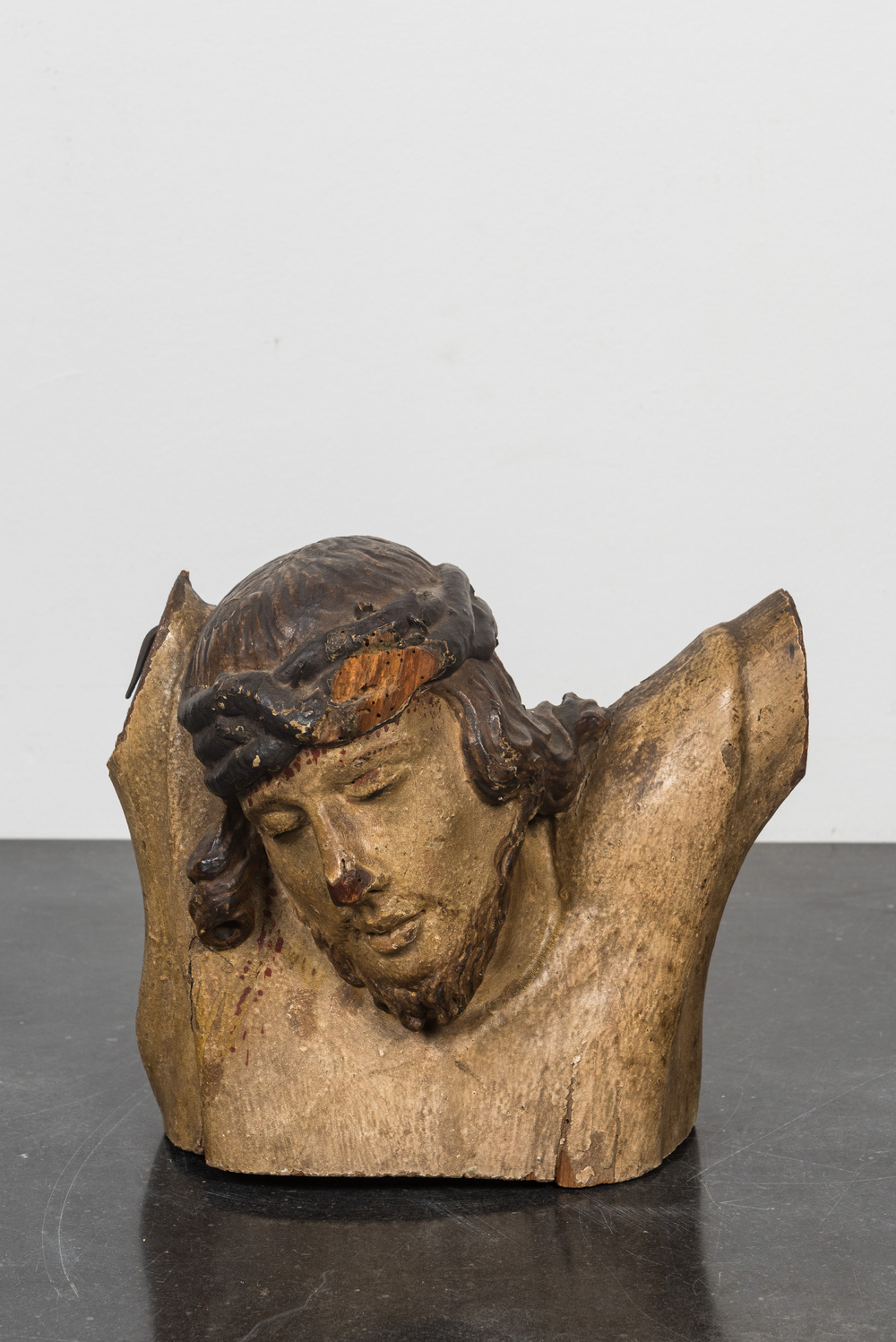 Christ en bois sculpt&eacute; et polychrom&eacute;, 17&egrave;me