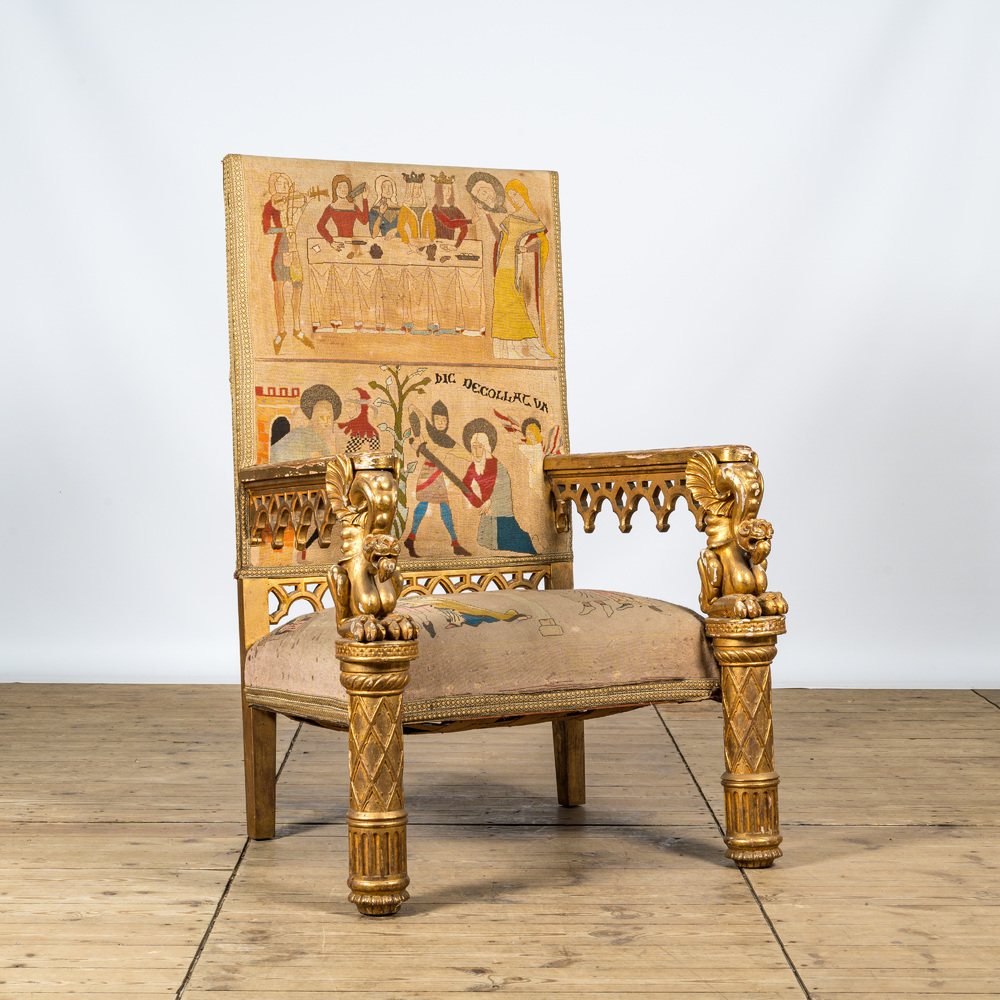 Fauteuil tr&ocirc;ne en bois dor&eacute; &agrave; d&eacute;cor de griffons au dos &agrave; broderie de style romane, vers 1900