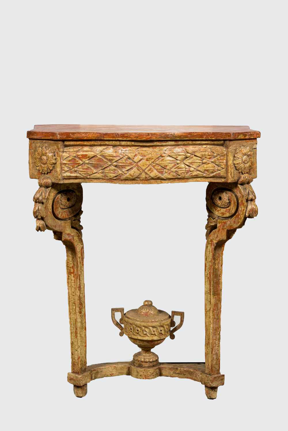 Een neoclassicistische beschilderde houten console met decoratieve urne, Itali&euml;, 18e eeuw