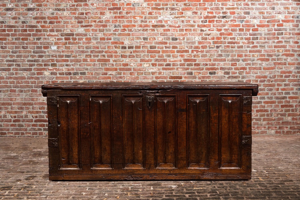 A gothic walnut coffer with linenfold panels, 2nd half 15th C.