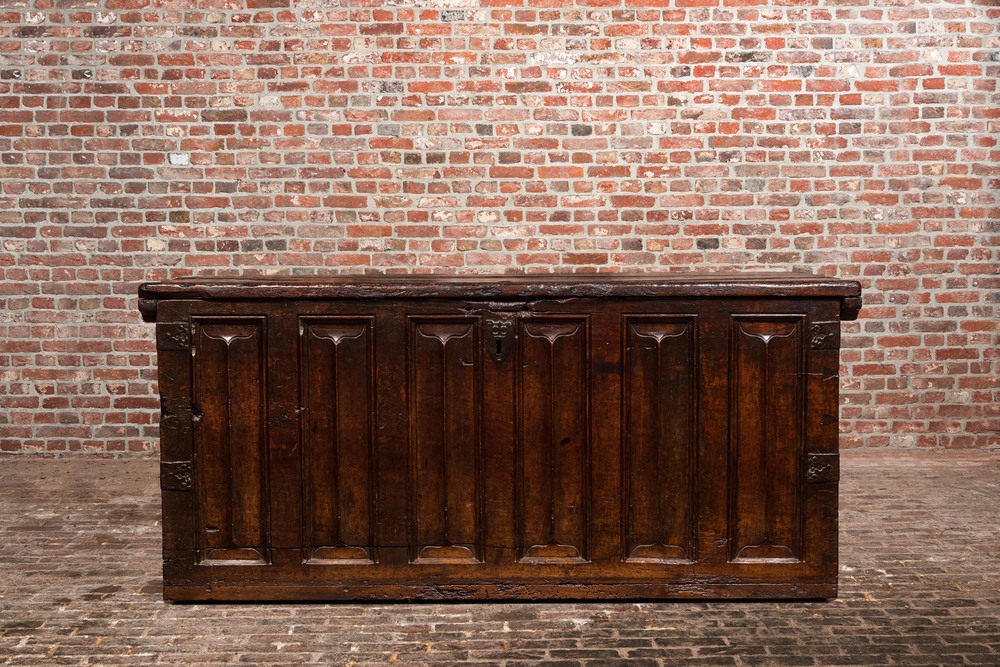 A gothic walnut coffer with linenfold panels, 2nd half 15th C.