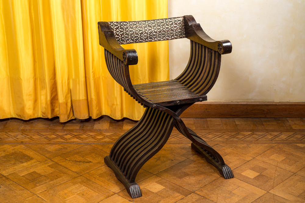 Chaise pliable de type 'dantesca' en bois, Italie, 17/18&egrave;me