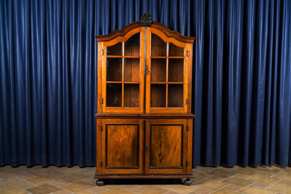 A colonial wooden display cabinet with four doors and two drawers at the inside, ca. 1800