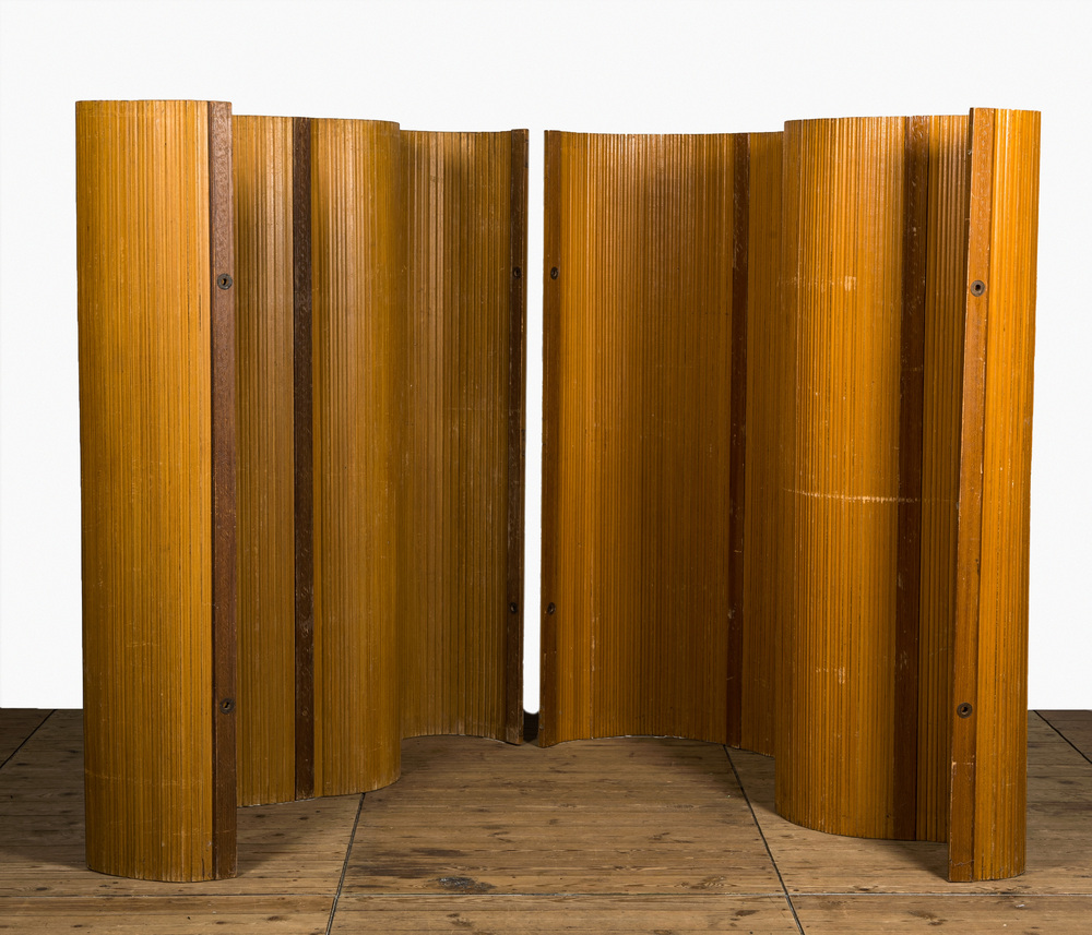 Een paar plooibare houten kamerschermen, ateliers Behrens, Hannover, Duitsland, begin 20e eeuw
