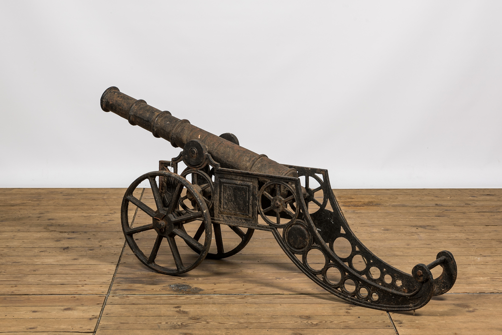 Een gietijzeren model van een kanon, 19e eeuw