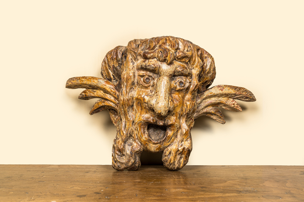 Een Engelse polychrome houten sculptuur van de 'Green Man', 17/18e eeuw