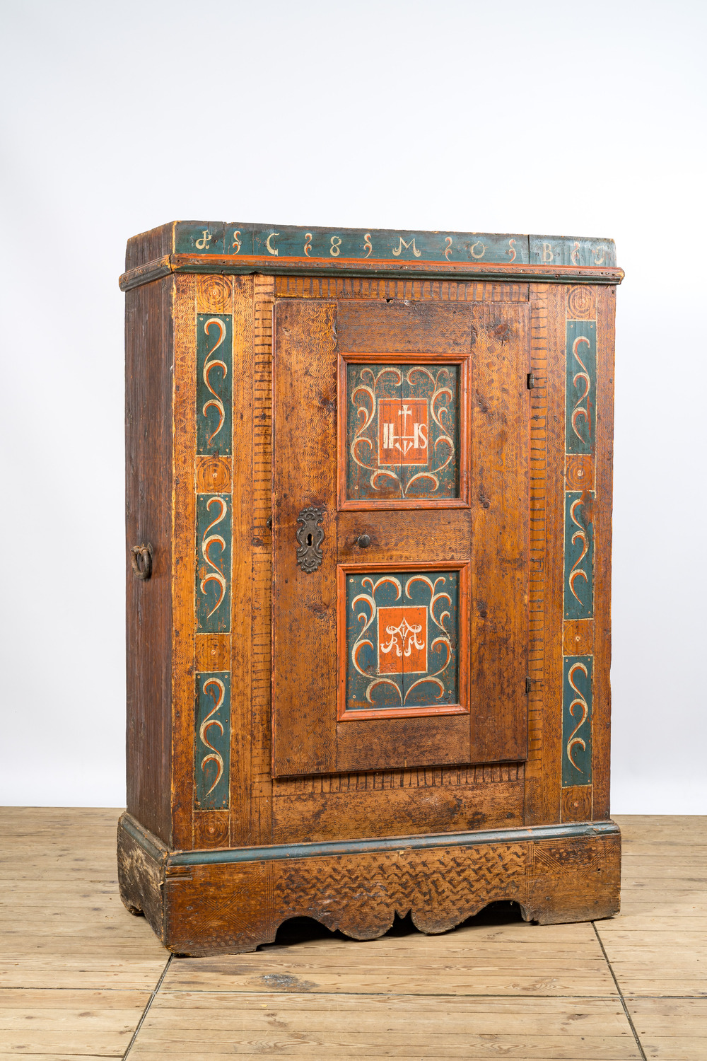 A German polychrome pine single-door cupboard, 18/19th C.