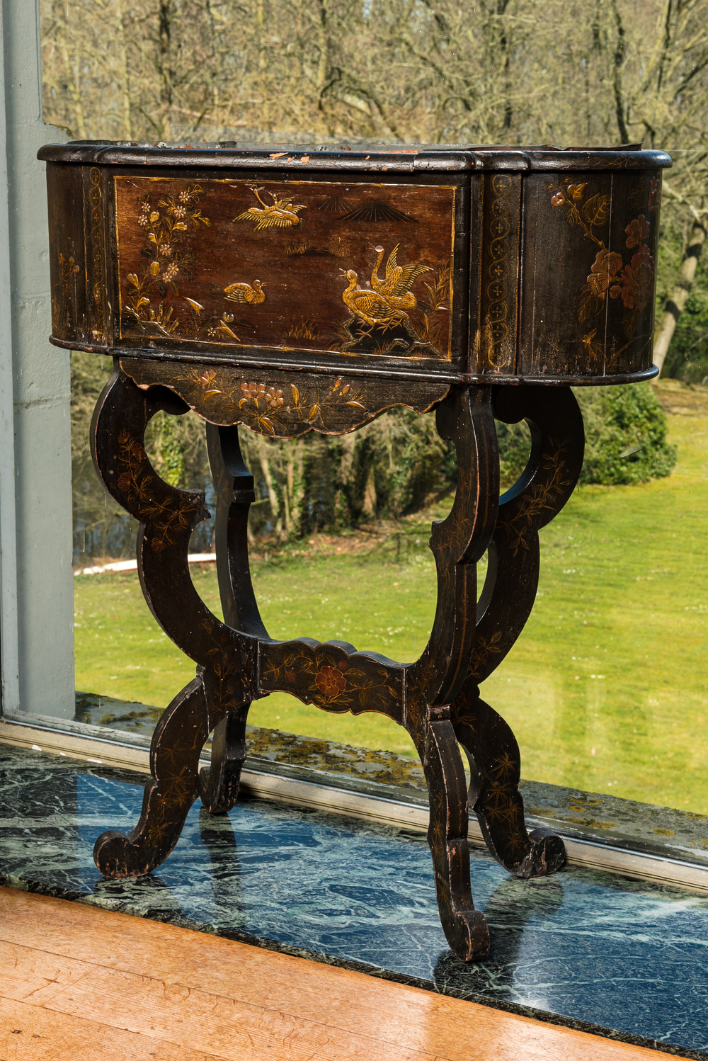 A painted and lacquered wooden jardini&egrave;re on stand with japonaiserie design, probably France, 19th C.