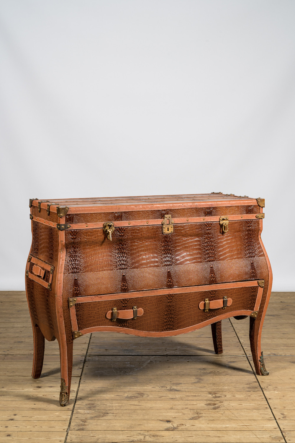 A 'faux croco' chest of drawers, 20th C.