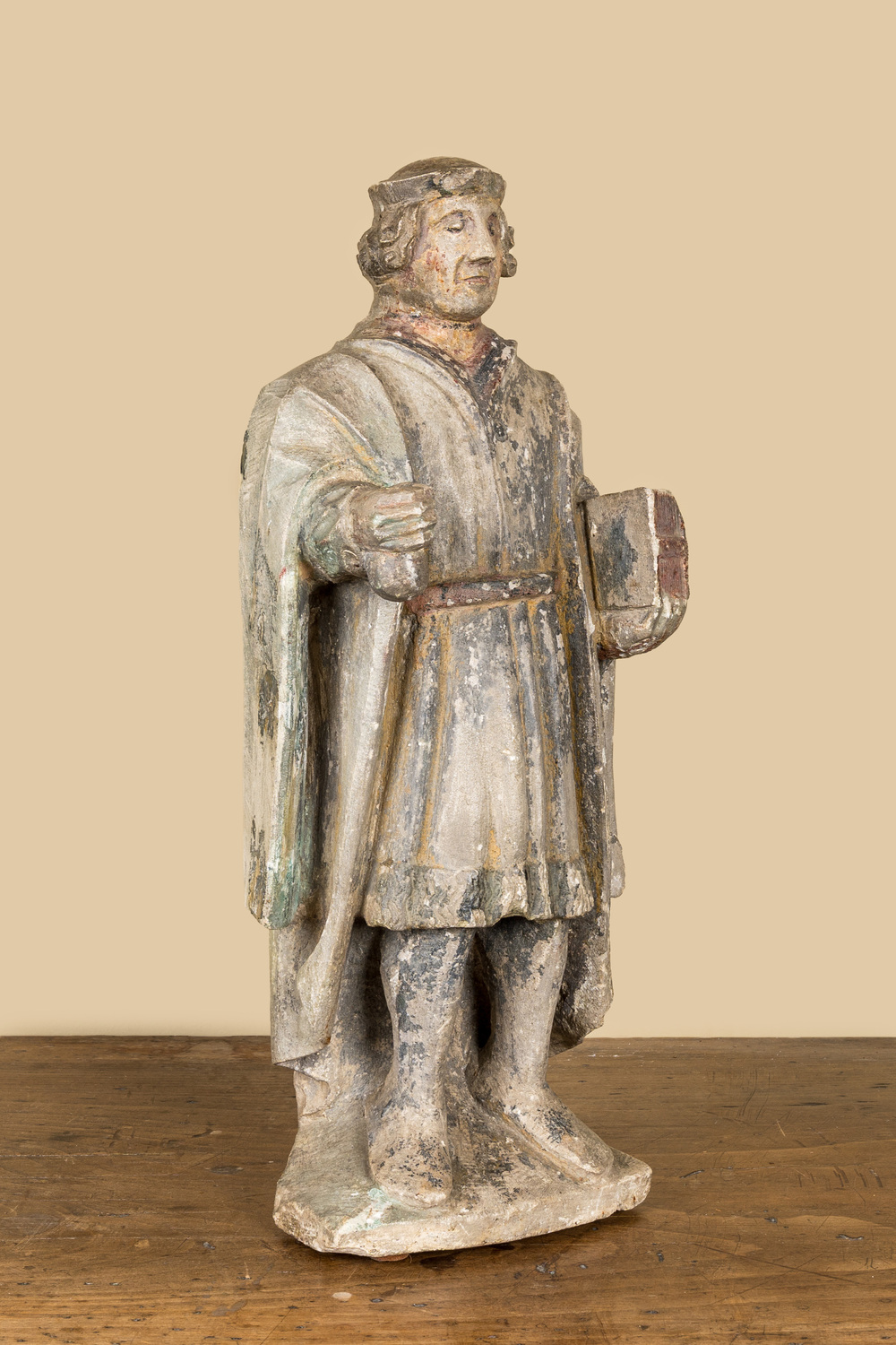 Homme noble en pierre sculpt&eacute;e et polychrom&eacute;e, probablement France, 16&egrave;me